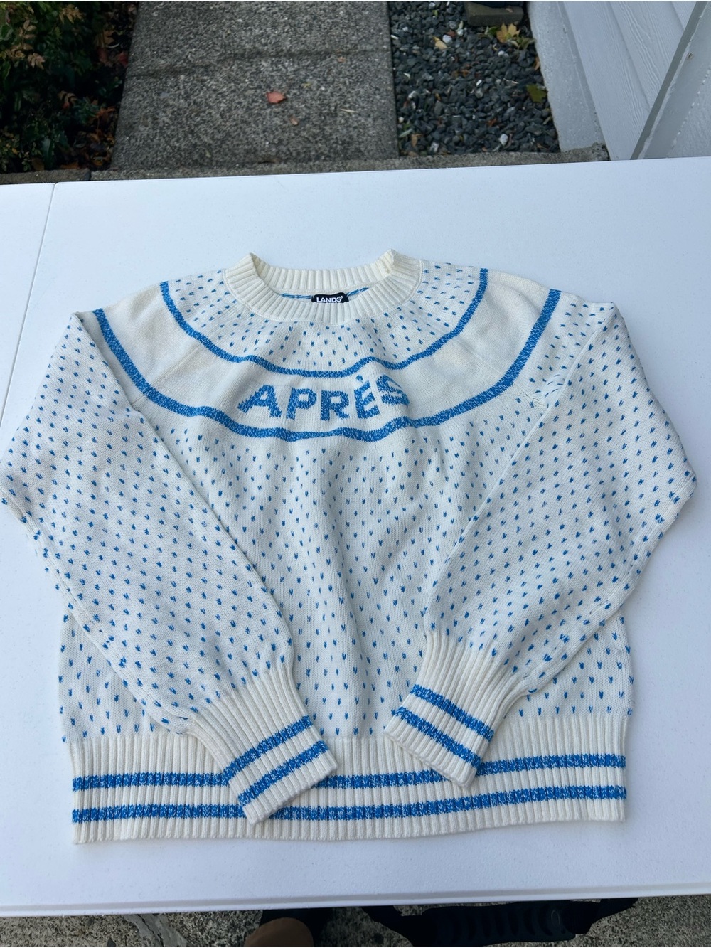 Lands' End Cream Sweater with Blue Trim and 'APRÈS' Detail new